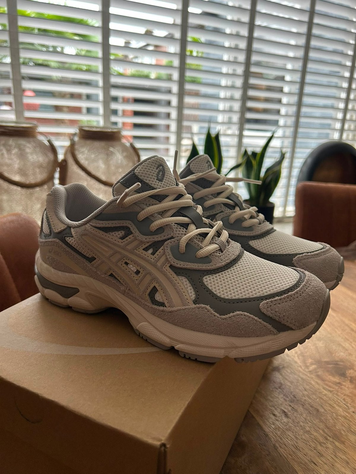 Nieuwe ASICS GEL-NYC Cream/Oyster Grey, Ophalen of Verzenden, Nieuw, Schoenen