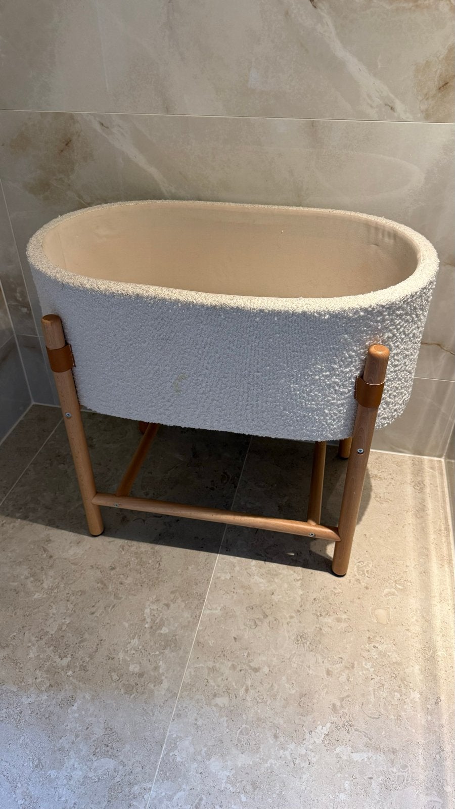 Kave Home Bouclé Wieg met matrasje mozes mand, Ophalen, Zo goed als nieuw, Wieg