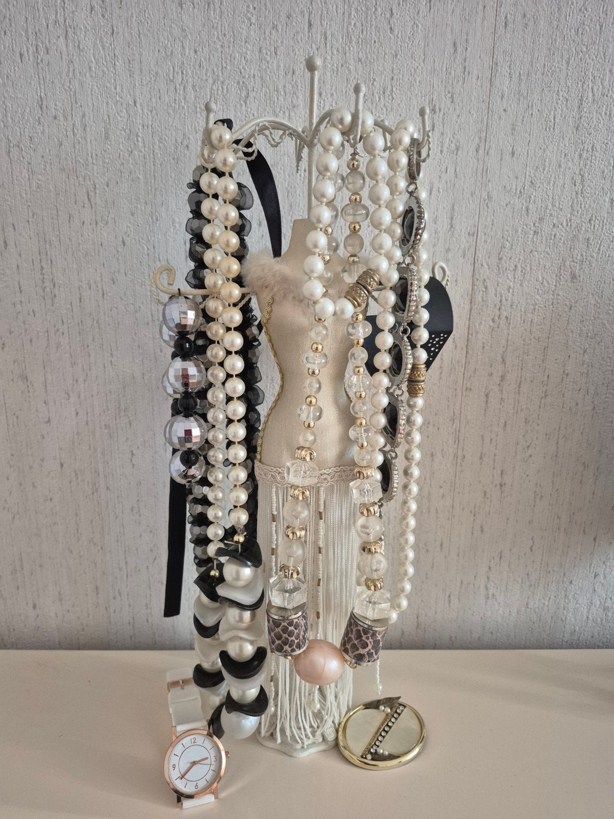 Parel Zwart/Wit Bijoux Collectie met Standaard, Overige materialen, Gebruikt, Zwart, Met bedels of kralen