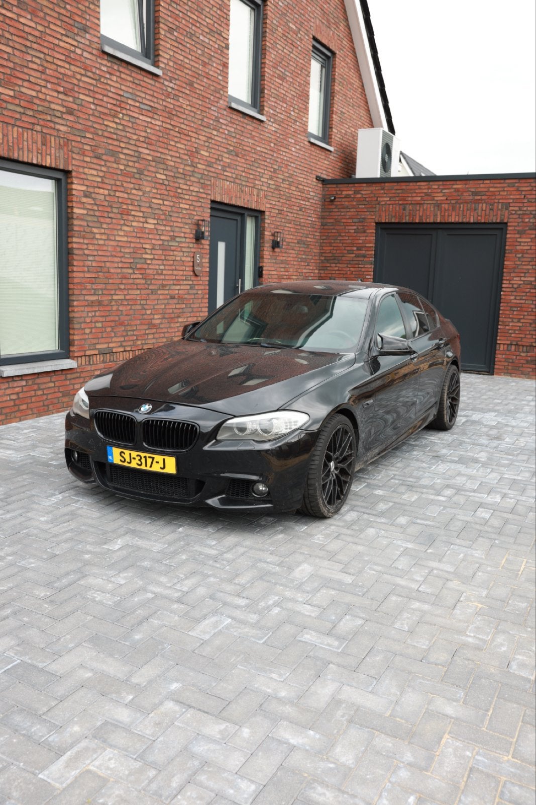 BMW 5-Serie 3.0 I 523 AUT 2010 Zwart, Auto's, Achterwielaandrijving, 2000 kg, Leder, Overige kleuren