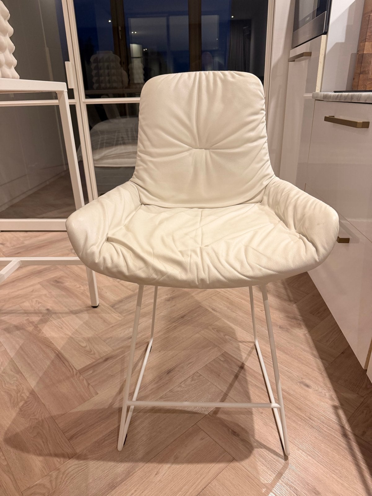 Comfortabele witte barkruk Freifrau Leya Barstoel, Ophalen, Gebruikt, Twee, Wit