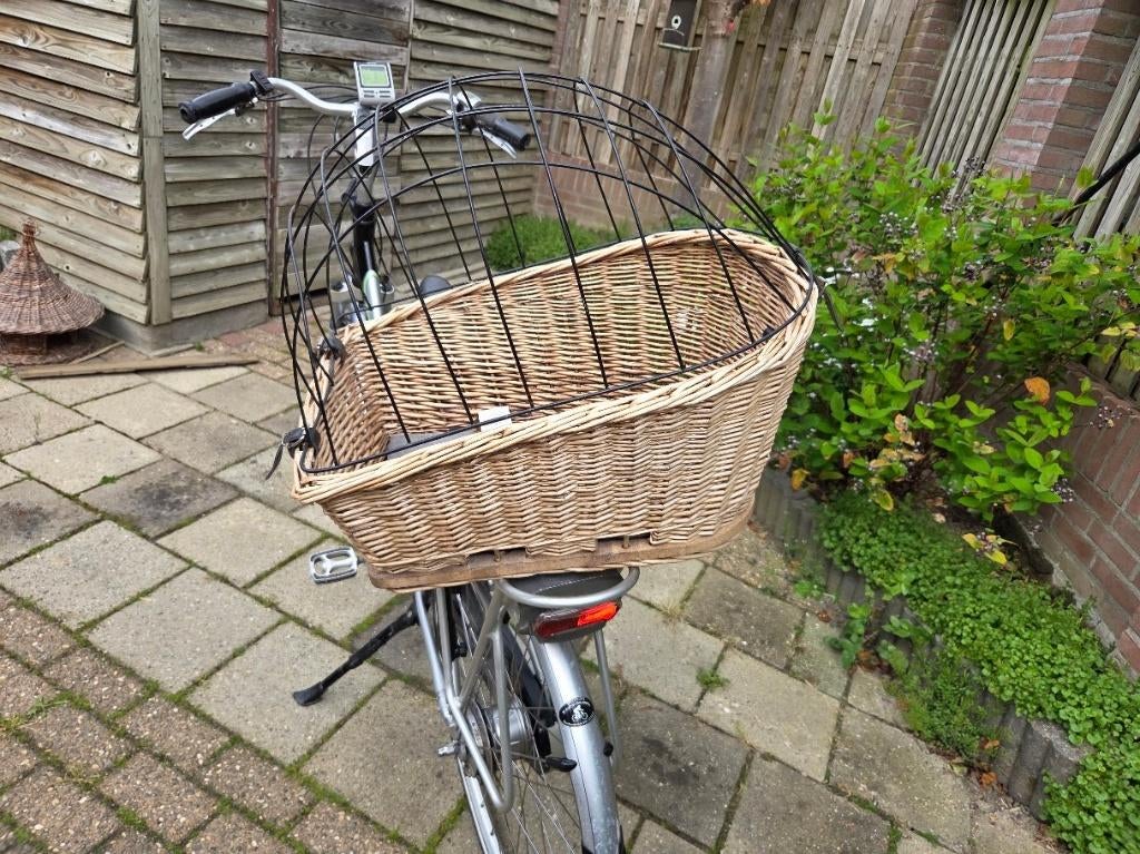 hondenmandje, Ophalen, Zo goed als nieuw, Riet