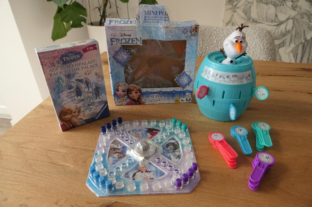 Frozen spellen: Pop up Olaf, Race to the palace, Mens erger, Drie of vier spelers, Ophalen of Verzenden, Zo goed als nieuw