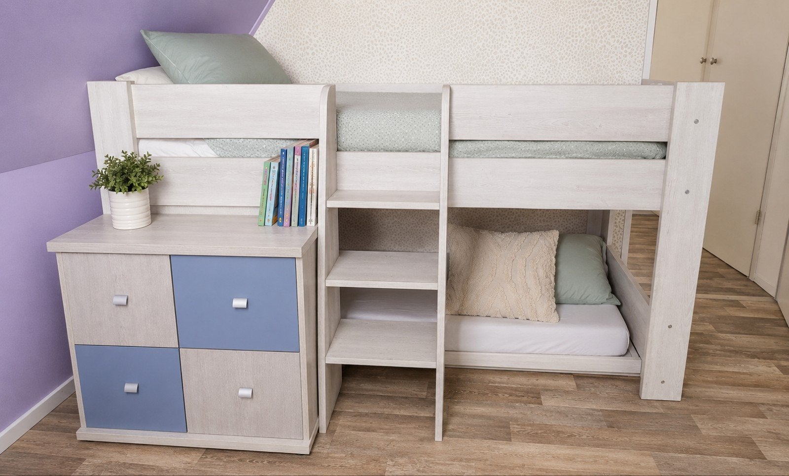 Slaapkamer compleet voor kind. Hoogslaper, kastje en bureau., Ophalen, Gebruikt, Halfhoogslaper