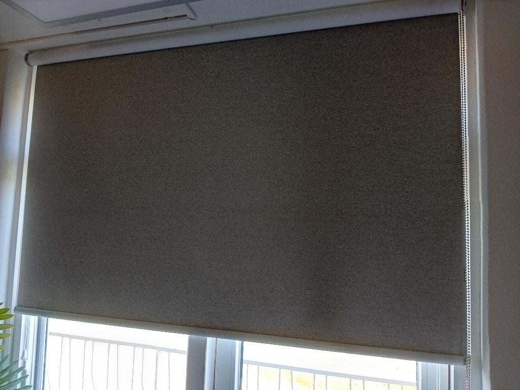 Te koop: 3 zeer goede verduisterende rolgordijnen, Ophalen, Zo goed als nieuw, Overige kleuren, 150 tot 200 cm