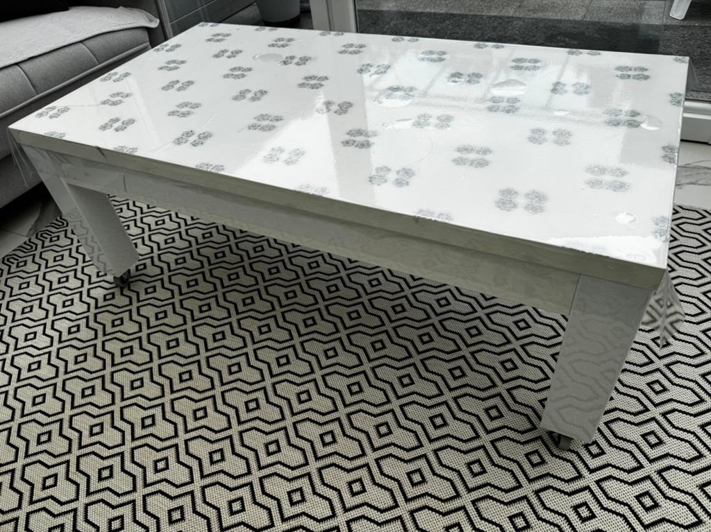 Salontafel hoogglans tafel met wielen, Huis en Inrichting, Tafels | Salontafels, Ophalen of Verzenden, Rechthoekig, 50 tot 100 cm