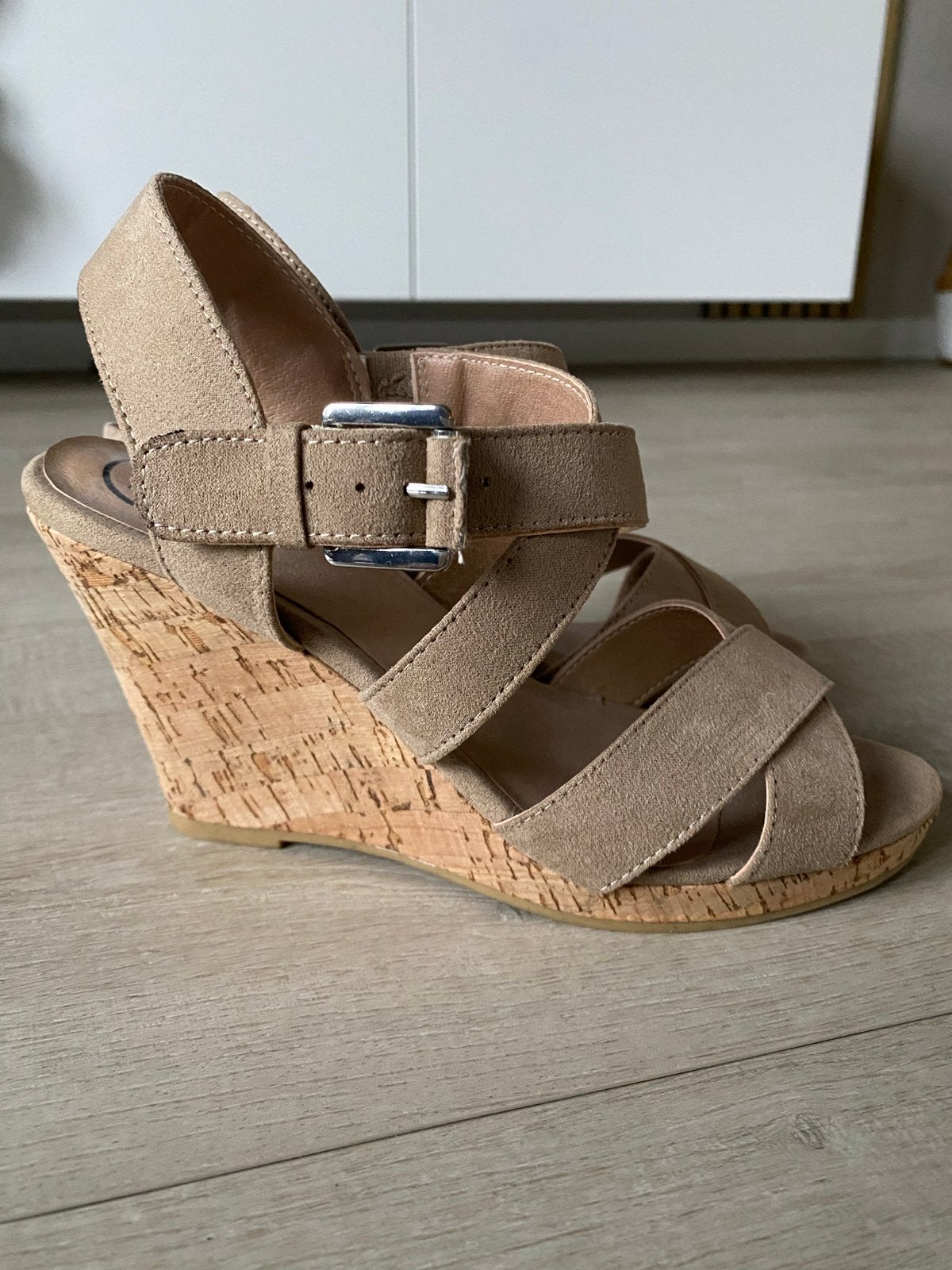 PS Poelman Sleehakken Taupe - Maat 36 - Nieuw, Beige, Zo goed als nieuw, Sandalen of Muiltjes, Ophalen of Verzenden
