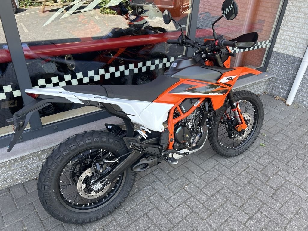 KTM 125 ENDURO R 2025, Bedrijf, Enduro