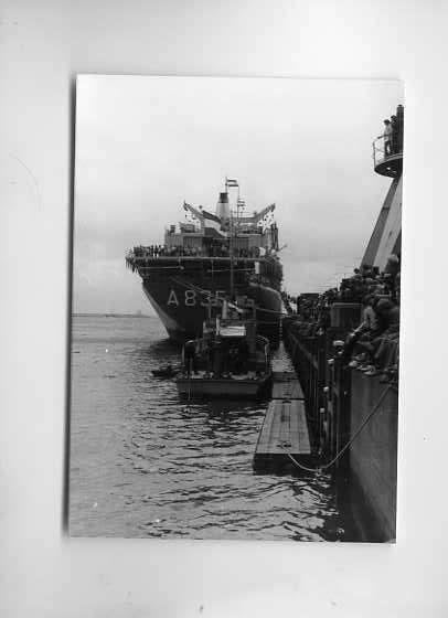 scheepvaart-foto-MARINE-A835-2x, Ophalen of Verzenden, Zo goed als nieuw, Motorboot, Boek of Tijdschrift