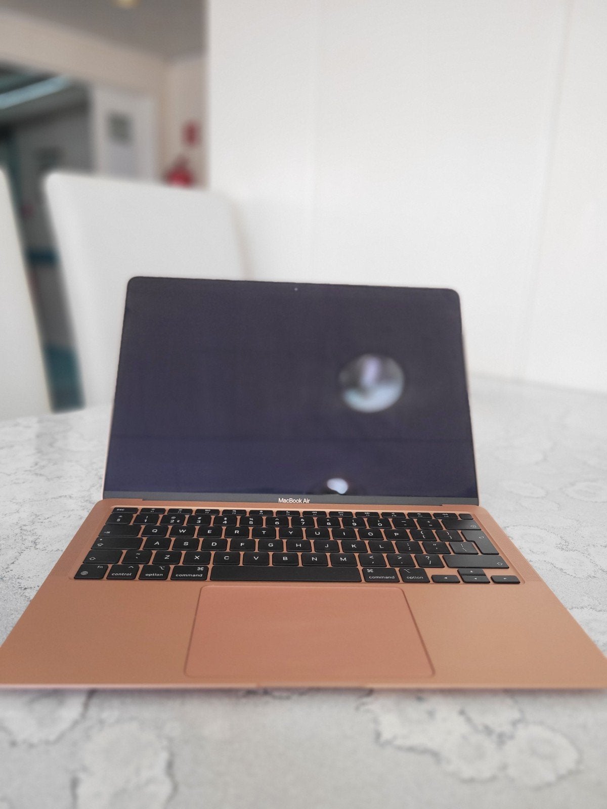 Foto 3 van MacBook Air M1 | 16GB RAM | 256GB SSD | Rose Gold