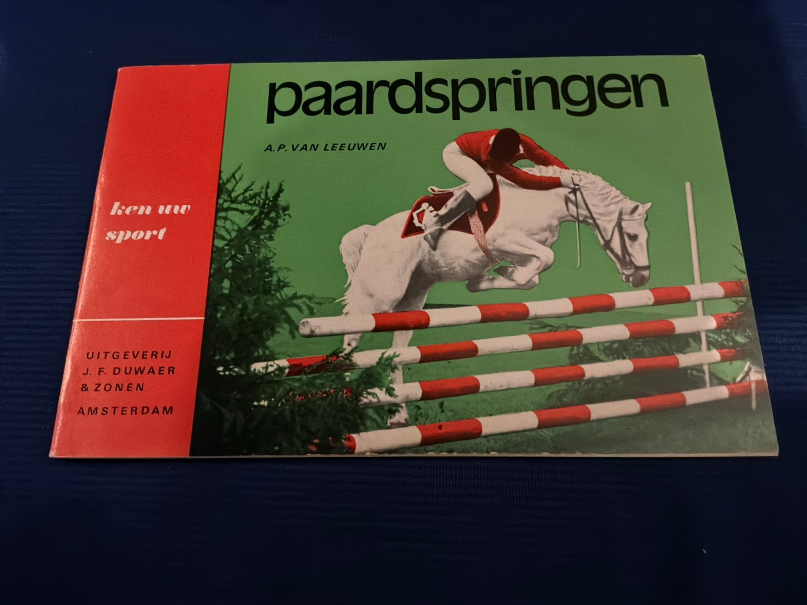 Boek Paardspringen - Ken uw Sport - A.P. van Leeuwen, Ophalen of Verzenden, Zo goed als nieuw, Overige sporten