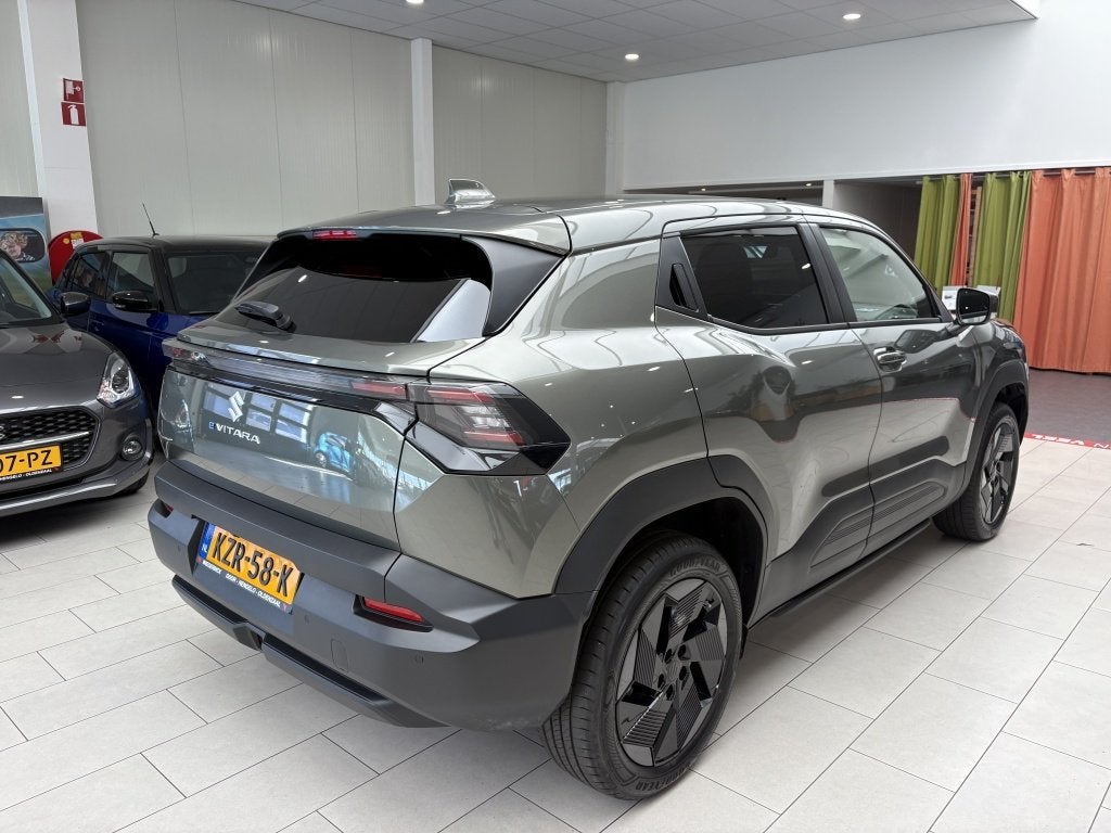 Suzuki e VITARA Select 49 kWh [ ADAPTIEVE CRUISE I CAMERA I, Auto's, Automaat, Gebruikt, 1675 kg, Origineel Nederlands