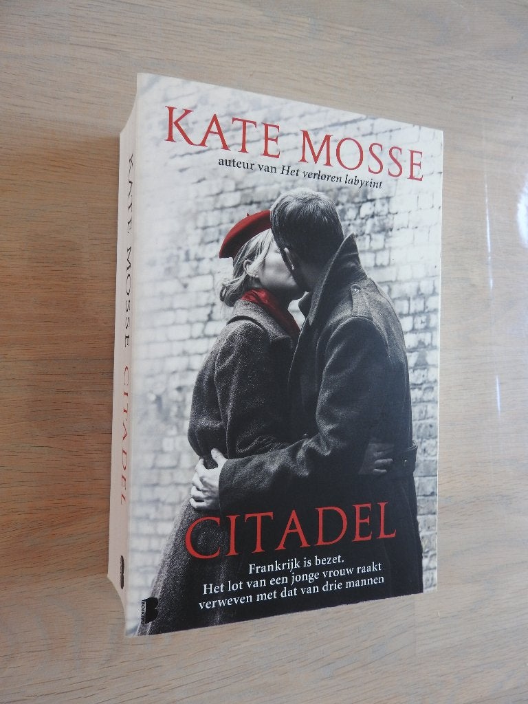 Kate Mosse - Citadel - Frankrijk is bezet, Ophalen of Verzenden, Tweede Wereldoorlog, Zo goed als nieuw, Overige onderwerpen