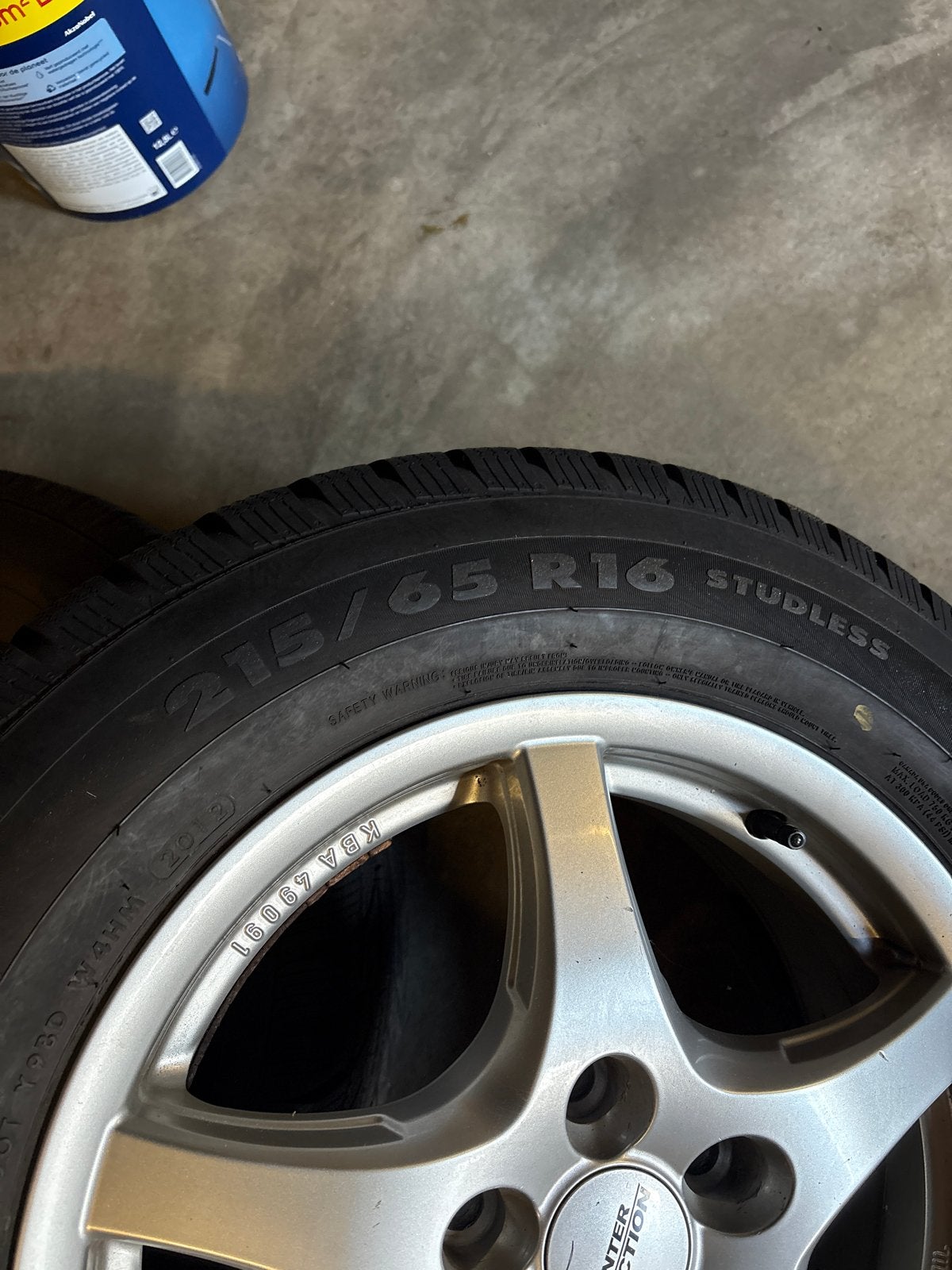 Foto 3 van Winterbanden met velgen 215/65 R16, Steek 5x114,3
