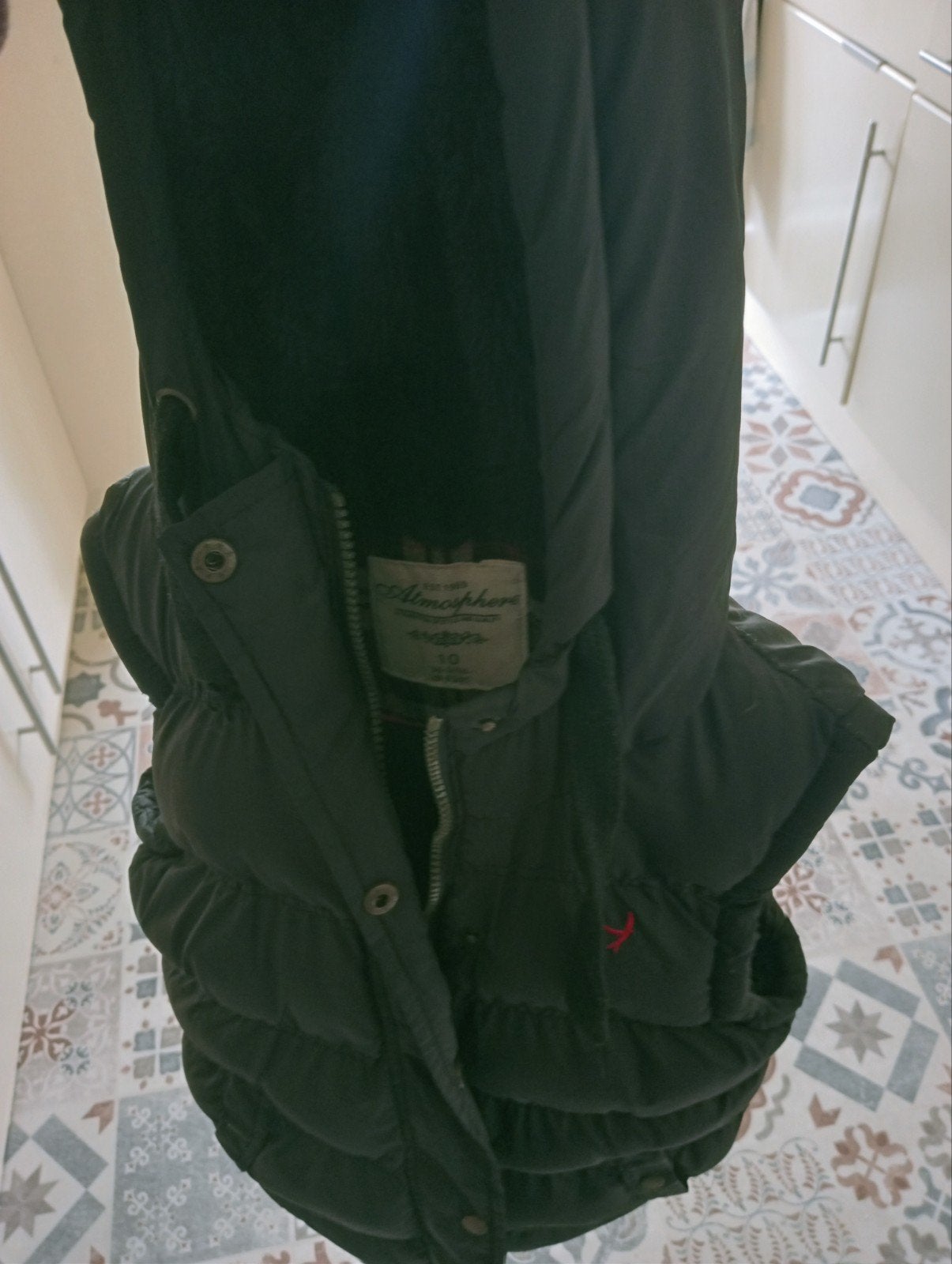 Zwarte gewatteerde bodywarmer met capuchon, maat 38/40 (M), Kleding | Dames, Maat 38/40 (M), Atmosphere, Zwart, Ophalen of Verzenden