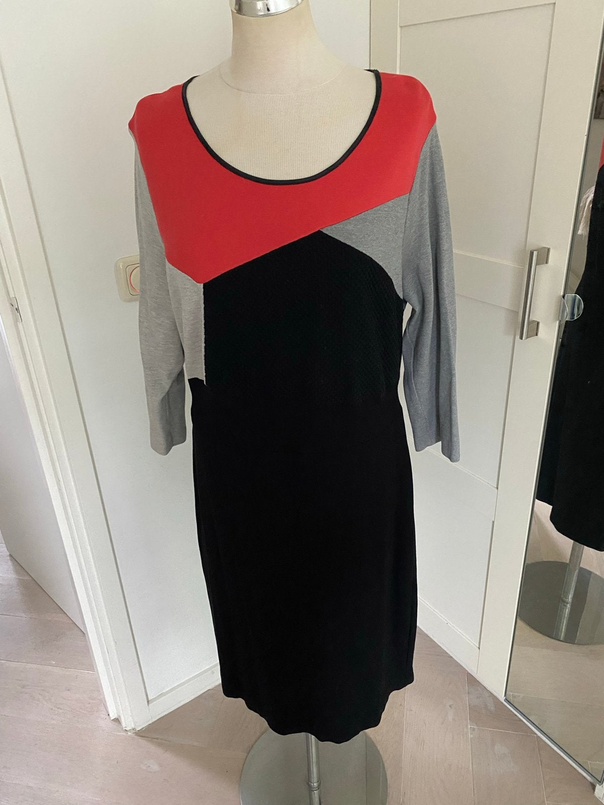 Expresso jurk maat 44, zwart/rood/grijs,, Kleding | Dames, Meerkleurig, Maat 42/44 (L), Ophalen of Verzenden, Zo goed als nieuw