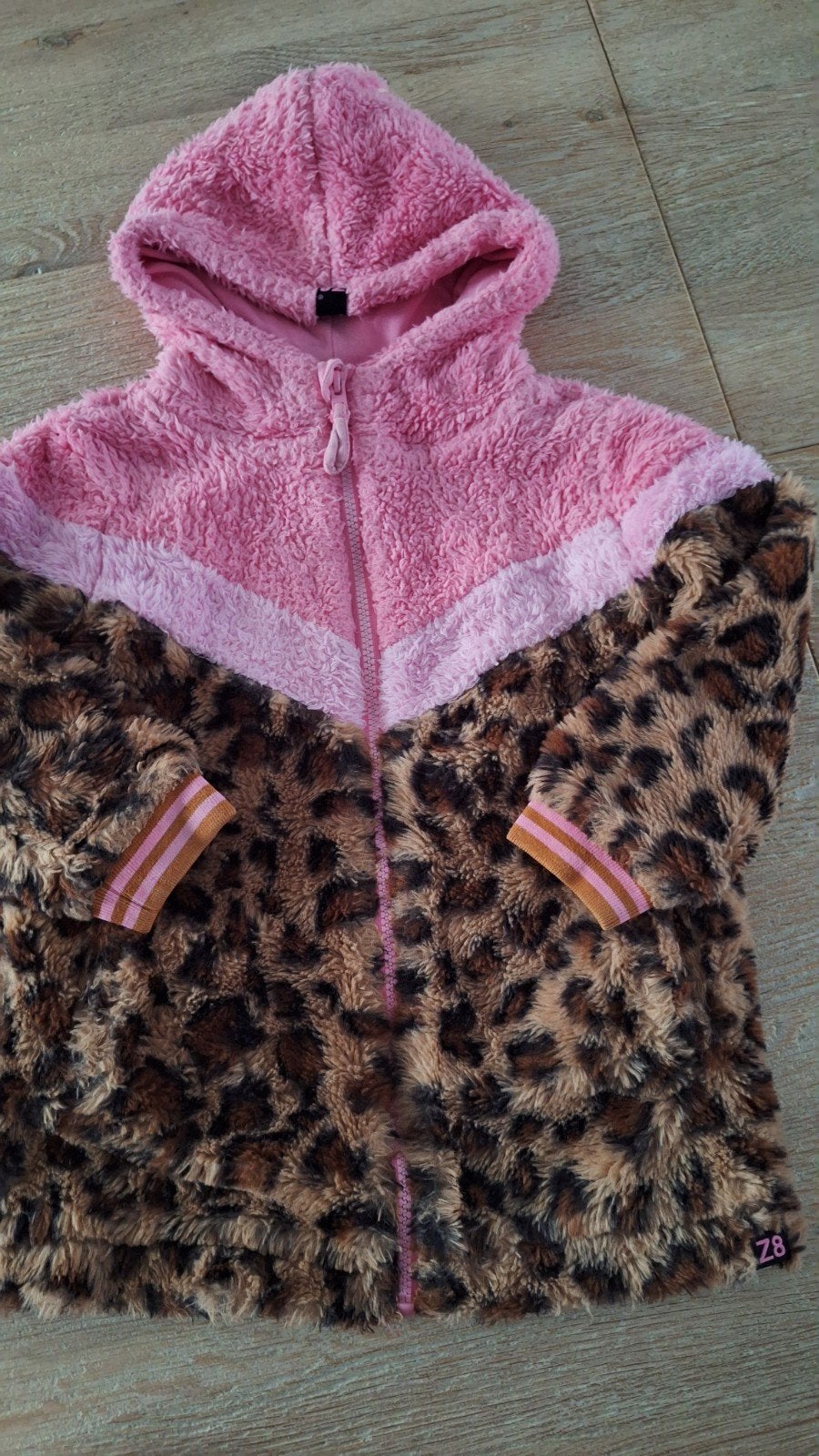 Gave roze winterjas/-vest leopard van Z8 mt 104!, Ophalen of Verzenden, Gebruikt, Meisje, Jas