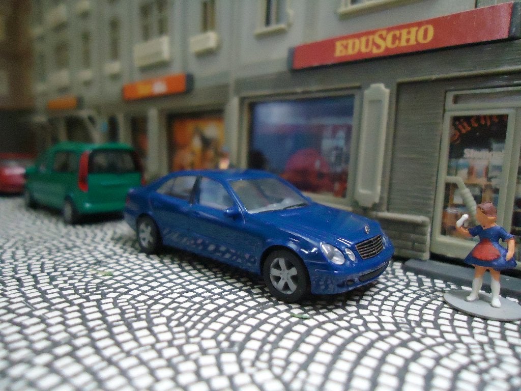 Mercedes Benz W211 E-Klasse - Herpa blauw, Ophalen of Verzenden, Nieuw, Auto, Herpa