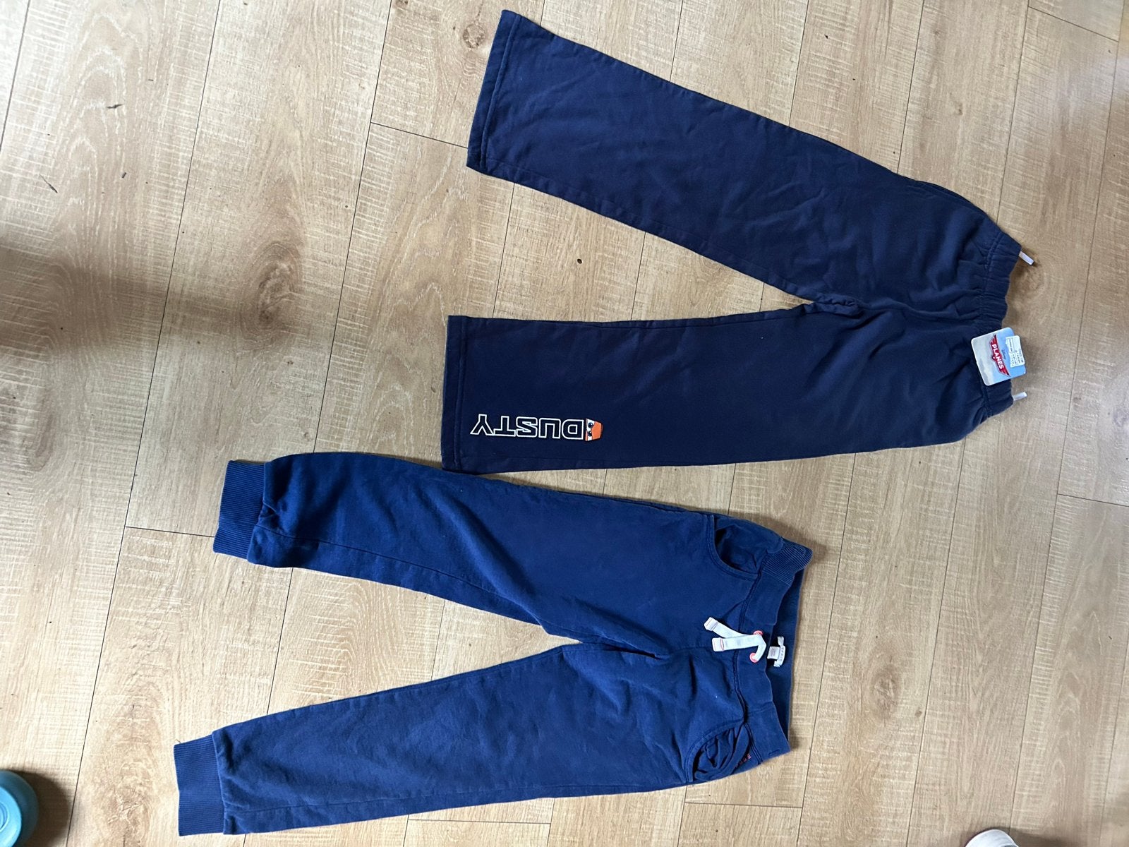 2x Jongens joggingbroek maat 122/128 en 134, Ophalen of Verzenden, Zo goed als nieuw, Jongen, Broek