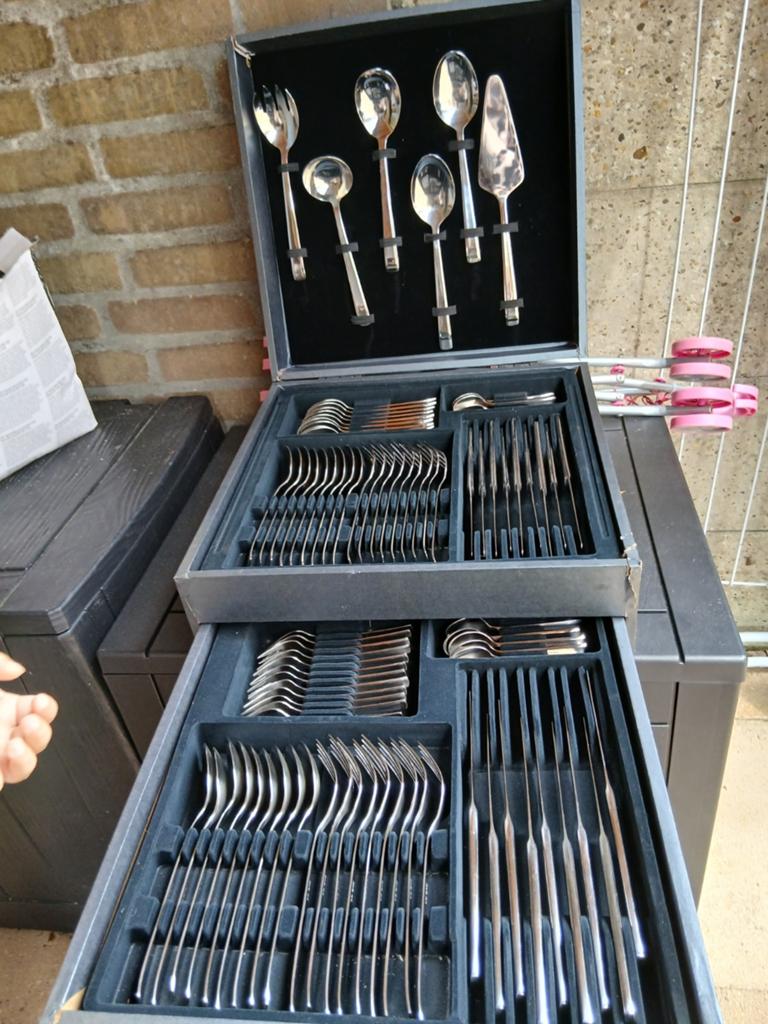 Bestekset 9 persoons sola 18/10 in casette, Ophalen of Verzenden