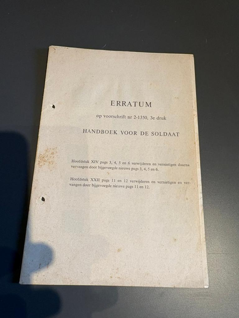Originele militaire ERRATUM ,Soldaat VS 2-1350 DIENSTGEHEIM, Verzenden, Landmacht, Nederland, Boek of Tijdschrift