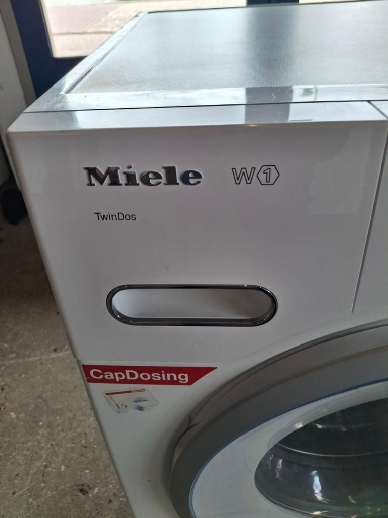 Miele W1 Wasmachine met TwinDos  zogoed als nieuwe, Carl-Miele-Straße 29, 33332 Gütersloh, Duitsland, Ophalen of Verzenden, 85 tot 90 cm
