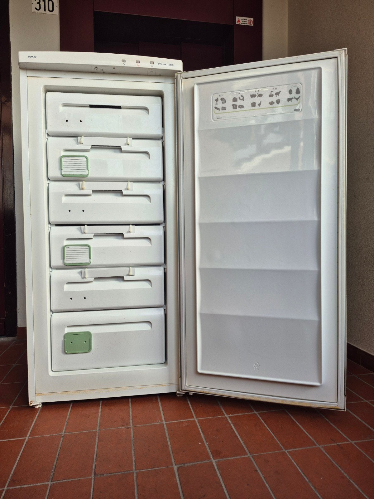EDY Grote vriezer kastmodel, Witgoed en Apparatuur, Vriezers en Diepvrieskisten, Vrieskast, Gebruikt, 120 tot 140 cm, Minder dan 60 cm