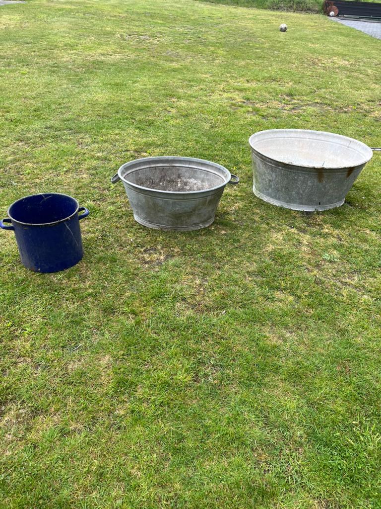 2 stuks zinken tijl + ijzeren inwekton., Tuin en Terras, Gebruikt, Minder dan 30 cm, Ophalen of Verzenden, Metaal