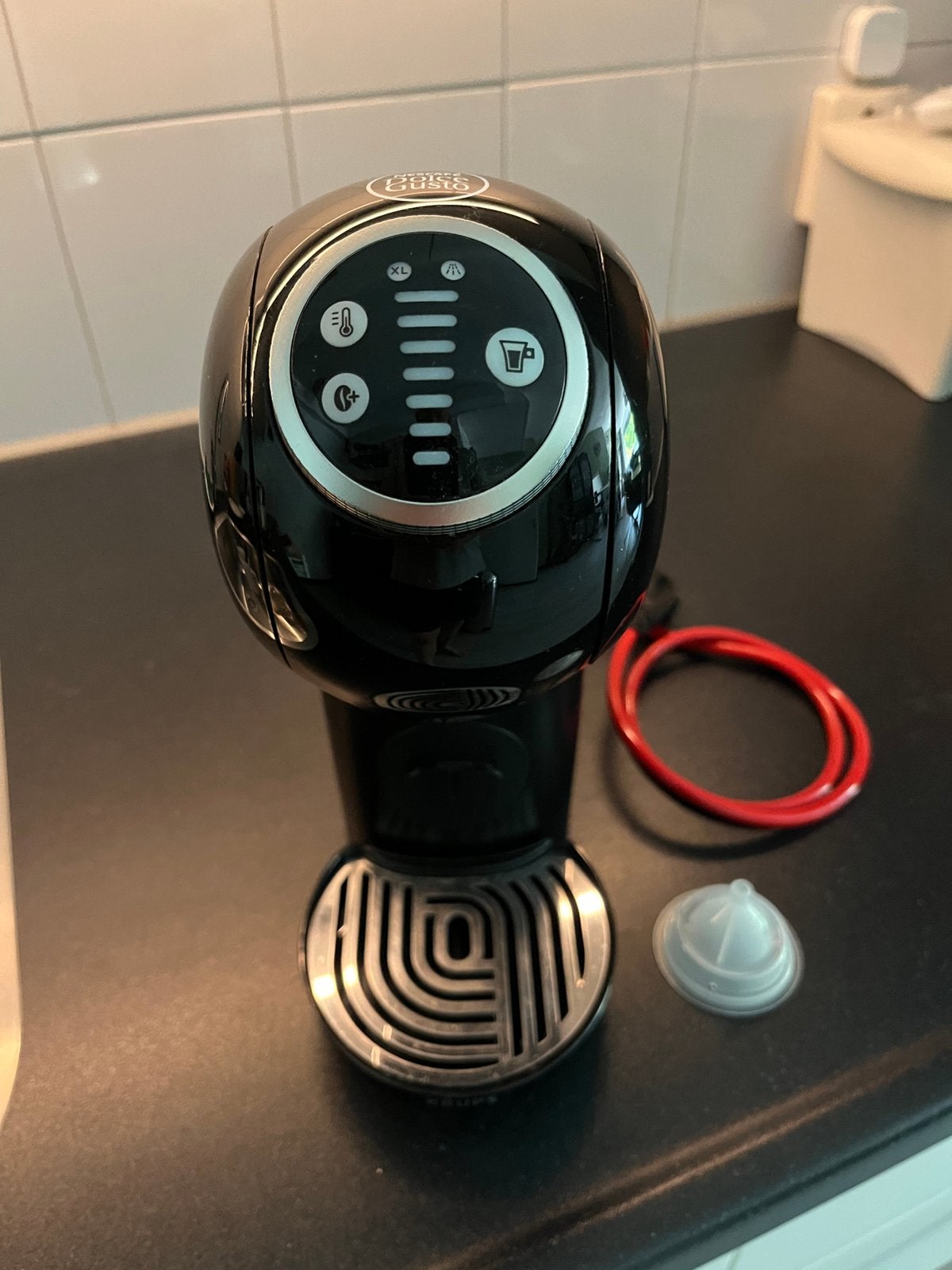 Krups Nescafé Dolce Gusto Genio S Plus KP3408 + koffiecups, Ophalen of Verzenden, Zo goed als nieuw, Koffiemachine