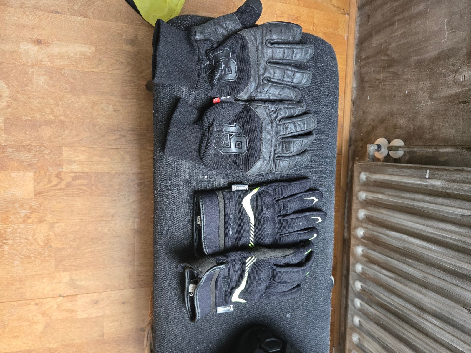 Set van 2 paar handschoenen: leer en sport, Ophalen, Handschoenen