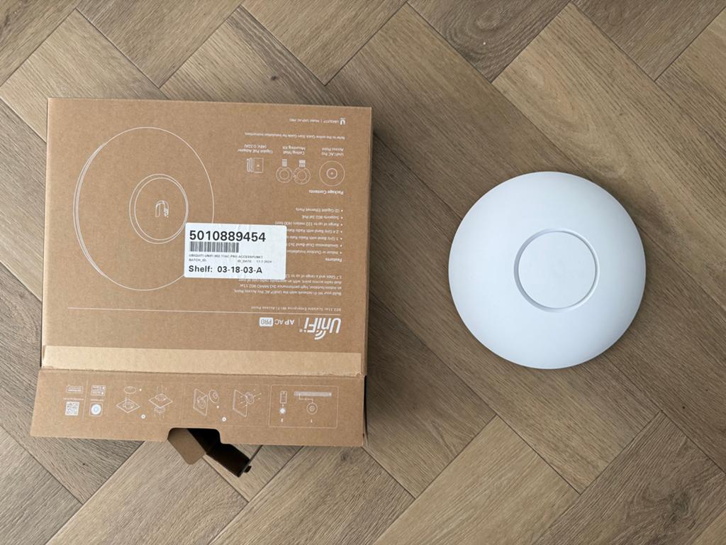 Ubiquiti UniFi AP AC PRO - Zo goed als nieuw, Computers en Software, Accesspoints, Ophalen of Verzenden, Zo goed als nieuw