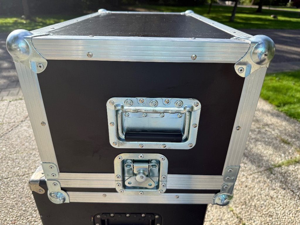 Foto 5 van ALS NIEUW: Ampeg SVT Heritage Bass Head met Flightcase