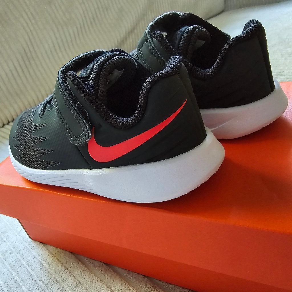 Nike schoenen maat 22, Ophalen, Zo goed als nieuw, Schoentjes