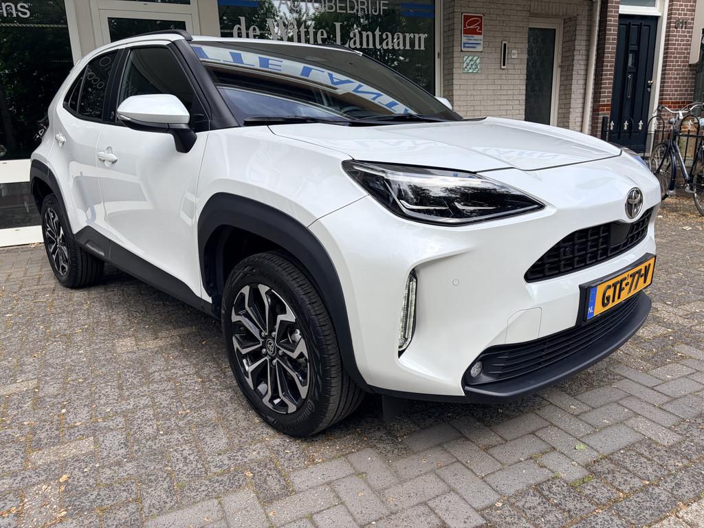 Toyota Yaris Cross 1.5 Hybrid 130 Executive Keyless entry+st, Gebruikt, Leder en Stof, Wit, 1490 cc