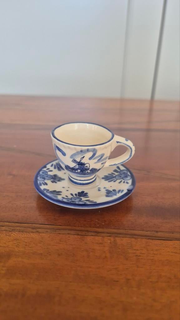 Miniatuur Delfts Blauw kop en schotel - Handgeschilderd, Antiek en Kunst, Ophalen