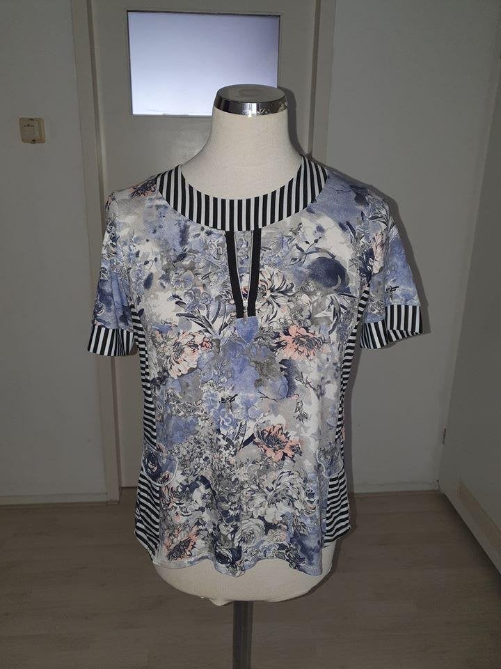 Bloemenprint T-shirt met strepen en korte mouwen maat L, Meerkleurig, Maat 42/44 (L), Ophalen of Verzenden, Zo goed als nieuw