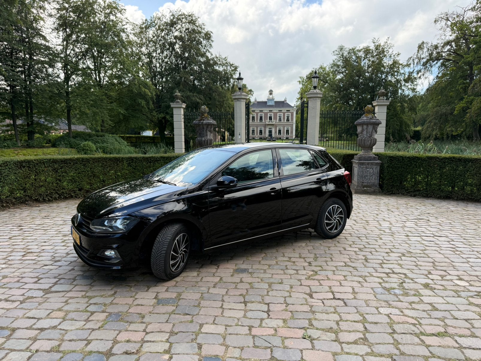 Zeer goede 5 deurs Volkswagen Polo 1.0 TGI 90pk 2018 Zwart, 1160 kg, Stof, CNG (Aardgas), Zwart