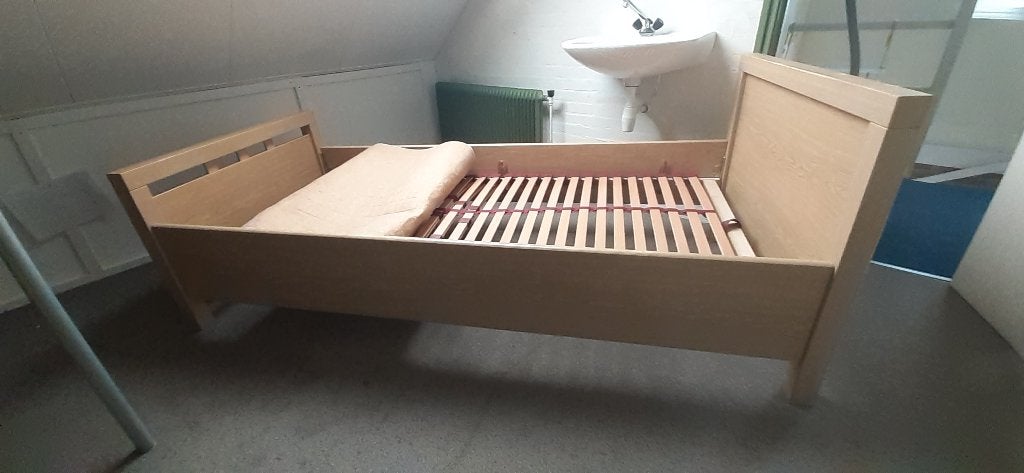 Eenpersoonsbed met lattenbodem - Licht hout, Huis en Inrichting, Slaapkamer | Bedden, Ophalen, Gebruikt, 90 cm, Eenpersoons