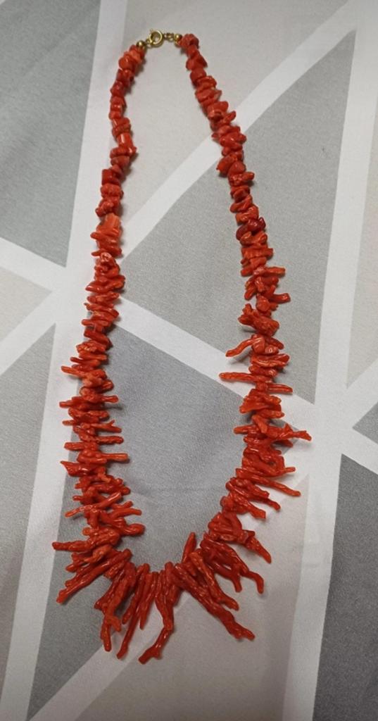 Antieke ketting bloedkoraal met 14 karaat gouden slot, Ophalen of Verzenden, Rood, Goud
