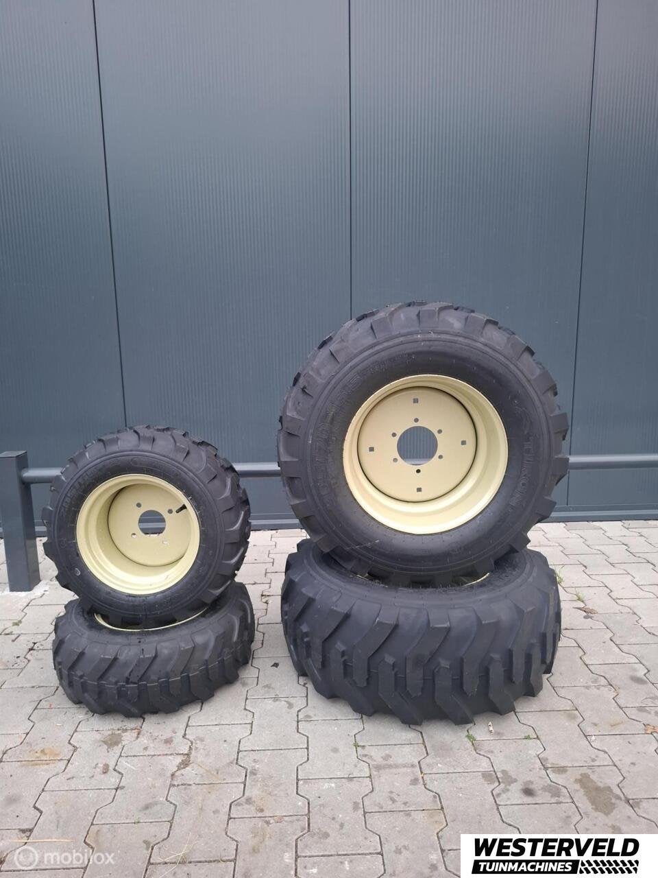 Nieuwe set industrie banden op velg Yanmar SA326, Zakelijke goederen, Yanmar, Overige typen, Handelsplein, Info@westerveldtuinmachines.nl