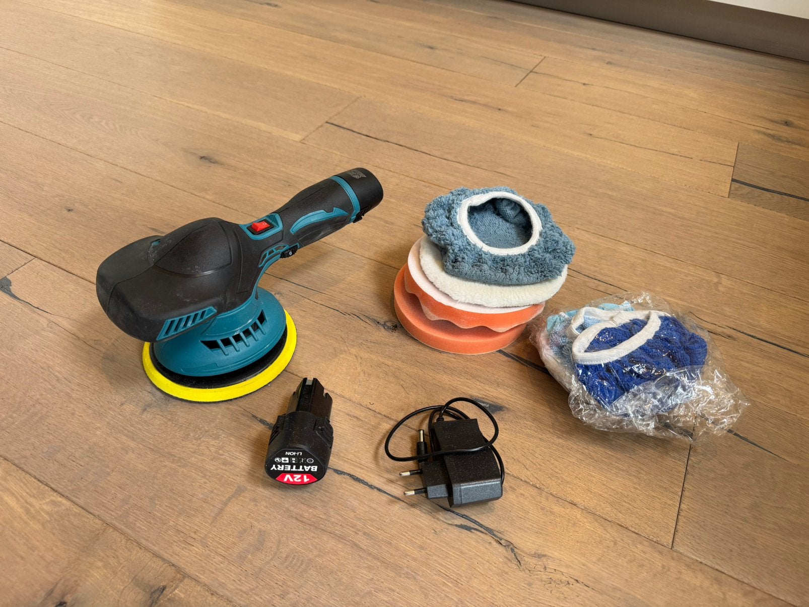 AUTO POLIJSTMACHINE MET 2 ACCUS POLIJST POLIJSTEN ACCU AUTO, Ophalen of Verzenden