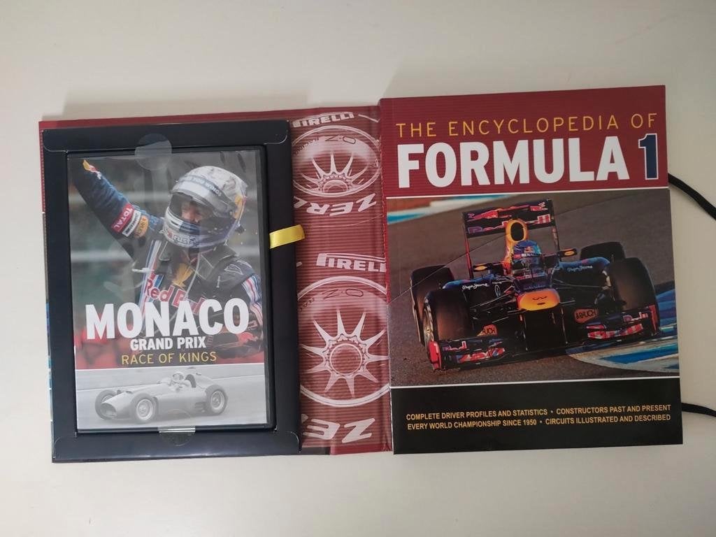 The encyclopedia of FORMULA 1 - Book & DVD, Ophalen of Verzenden, Zo goed als nieuw, Watersport en Hengelsport