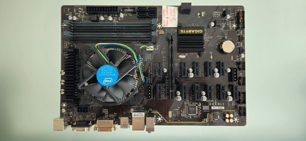 Gigabyte B250-FINTECH ATX mining bord incl. i5-6500 + koeler, Gebruikt, Gigabyte, LGA 1151, DDR4