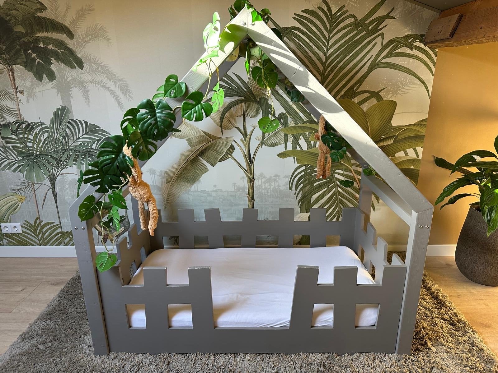 Prachtig handgemaakt kleuterbed 140x70 met matras, Kinderen en Baby's, Kinderkamer | Bedden, Ophalen, Gebruikt, 70 tot 85 cm, 140 tot 160 cm