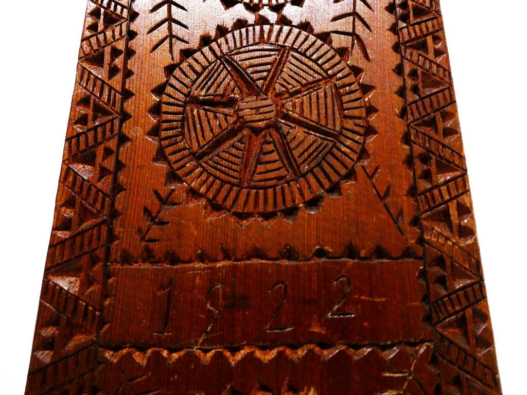 Mangelplank Anno 1922 Marken Fries kerfsnede geometrisch, Antiek en Kunst, Houtsnijwerk, Handgemaakt, Hout, Bruin