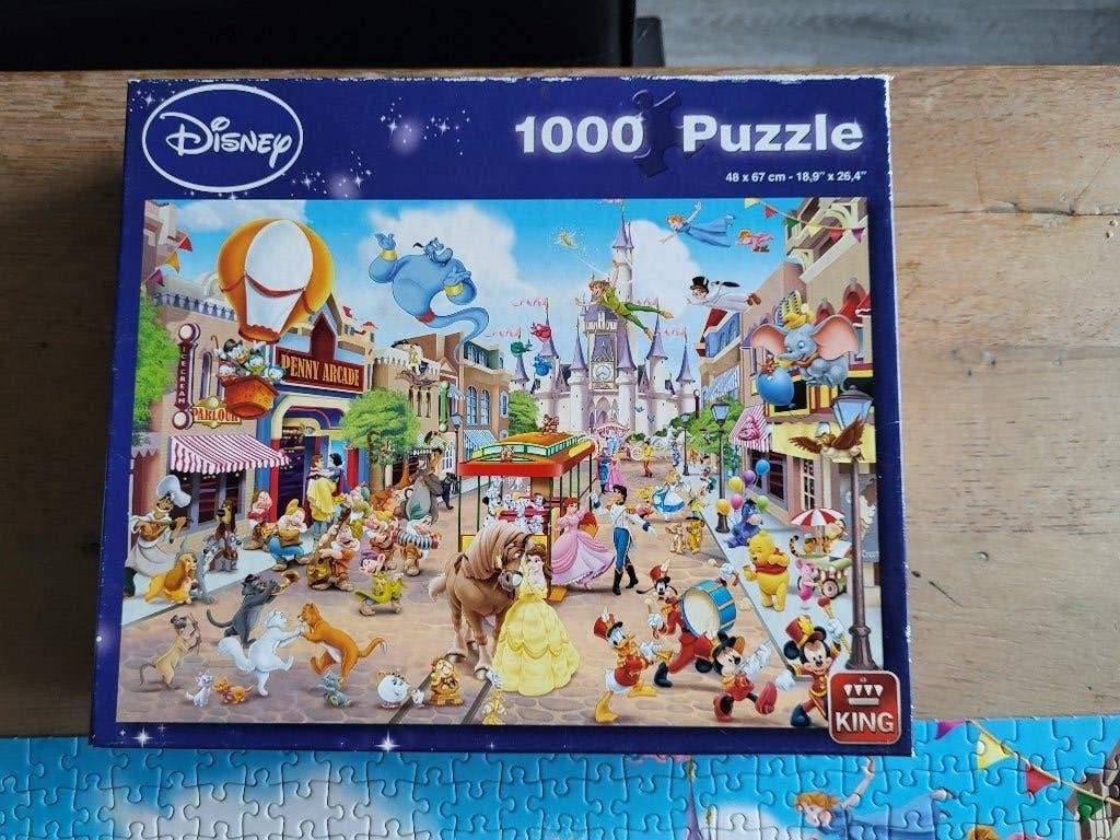 Disney 1000 stukjes legpuzzel - Sprookjeswereld mainstreet, Ophalen of Verzenden, 500 t/m 1500 stukjes, Gebruikt, Legpuzzel