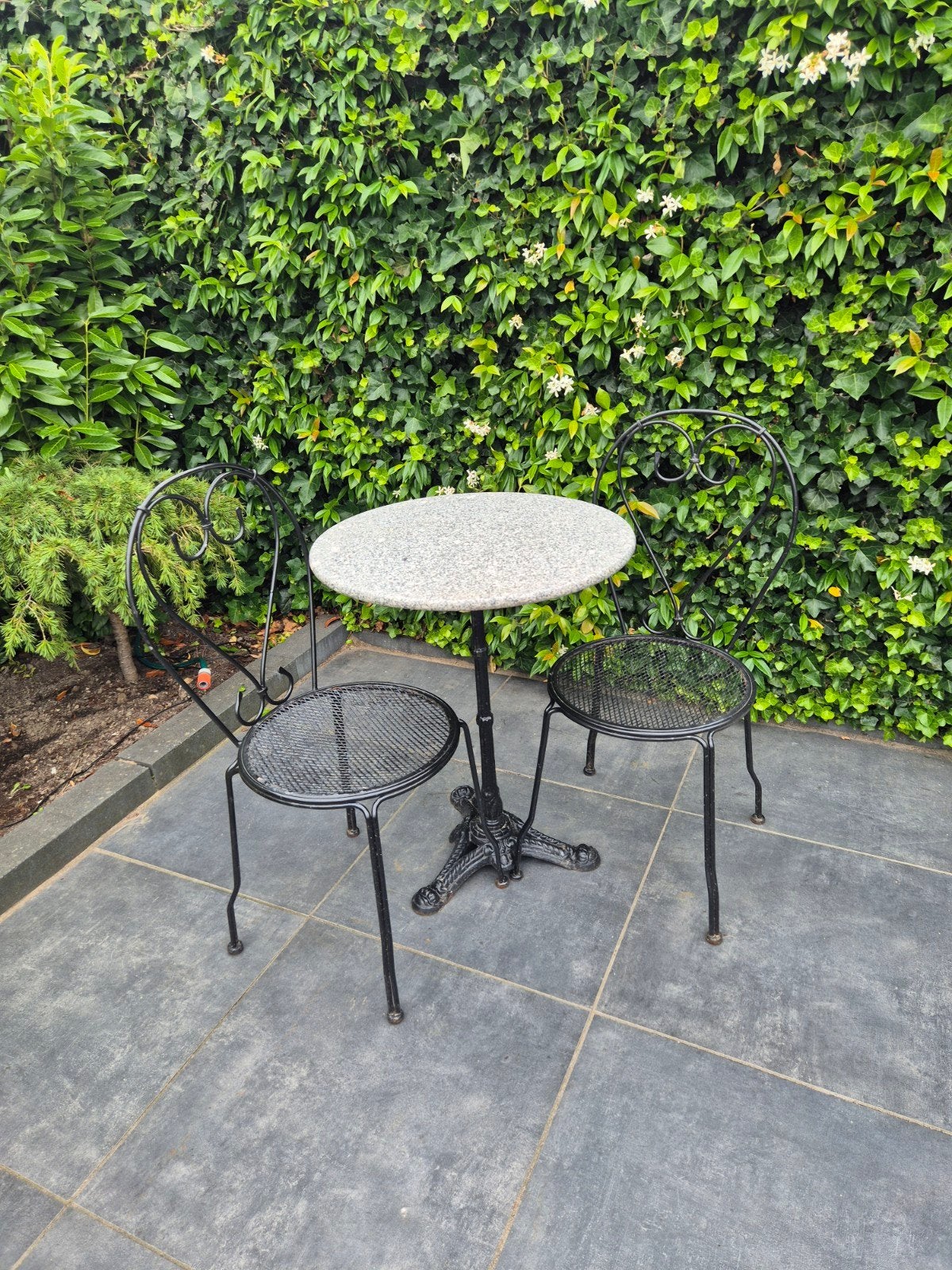 Bistro set met gietijzeren tafel en marmeren blad, 2 stoelen, Ophalen, Gebruikt, Klassiek, Frans, Bistro, Metaal of Aluminium