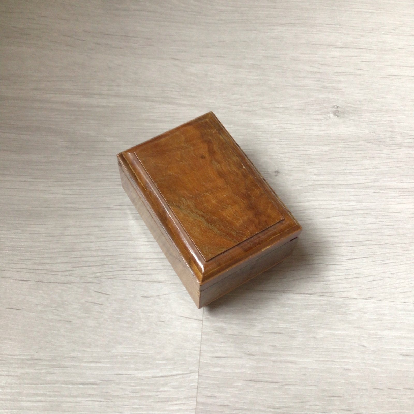 Houten sieradendoosje met spiegel en rode fluwelen binnenkan, Hout, Gebruikt, Ophalen of Verzenden, Klassiek