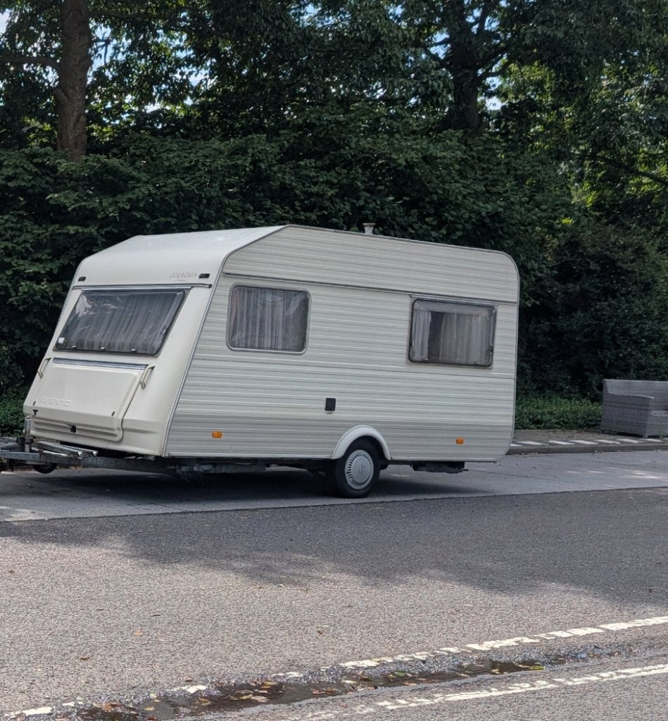 Caravan Avento Master 395 TD, Schokbreker, Avento, Bedrijf, Treinzit