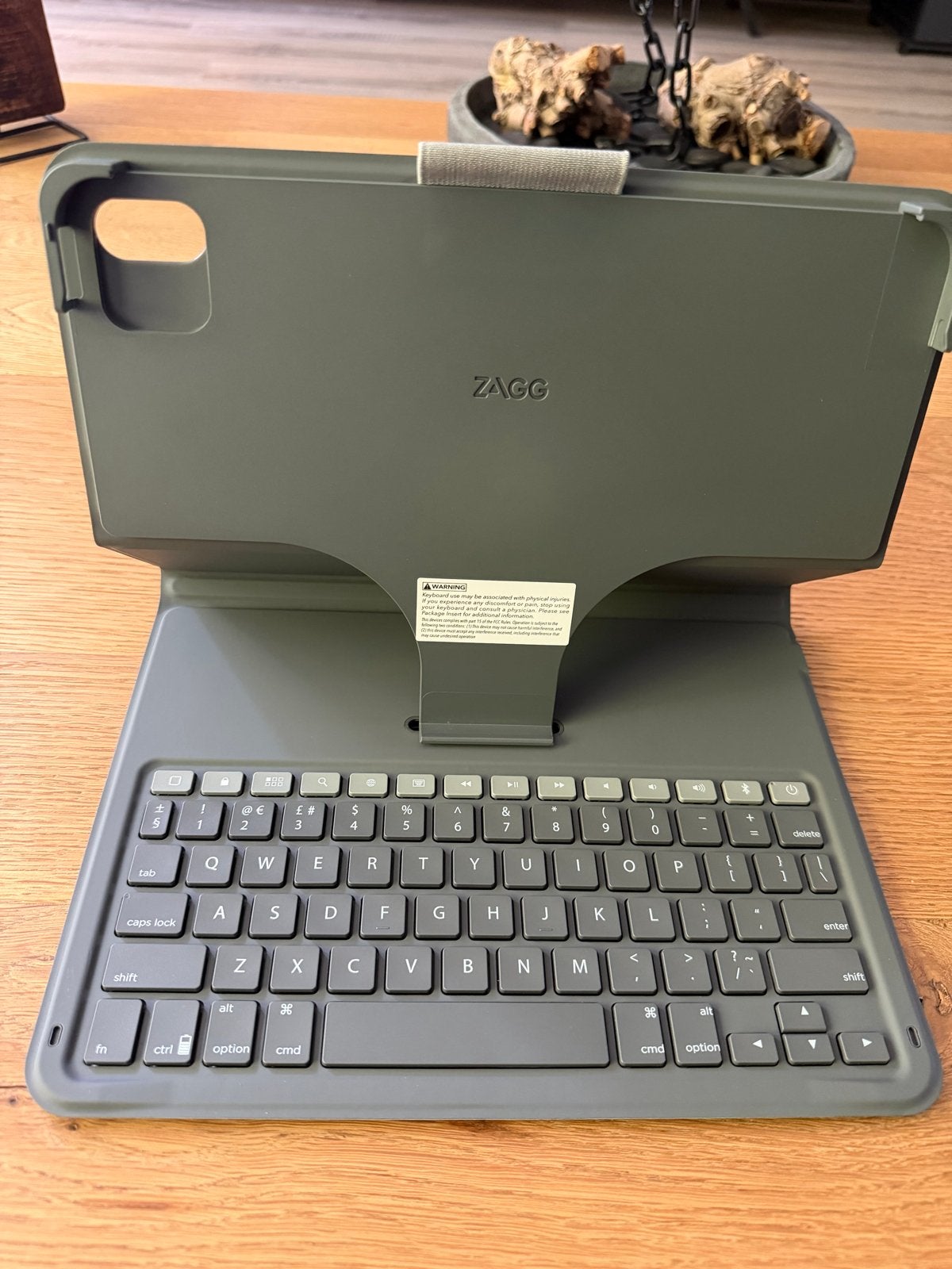 Nieuw ZAGG Messenger Folio 2 iPad hoes met toetsenbord, Ophalen of Verzenden, Nieuw, 11 inch, Bescherming voor- en achterkant